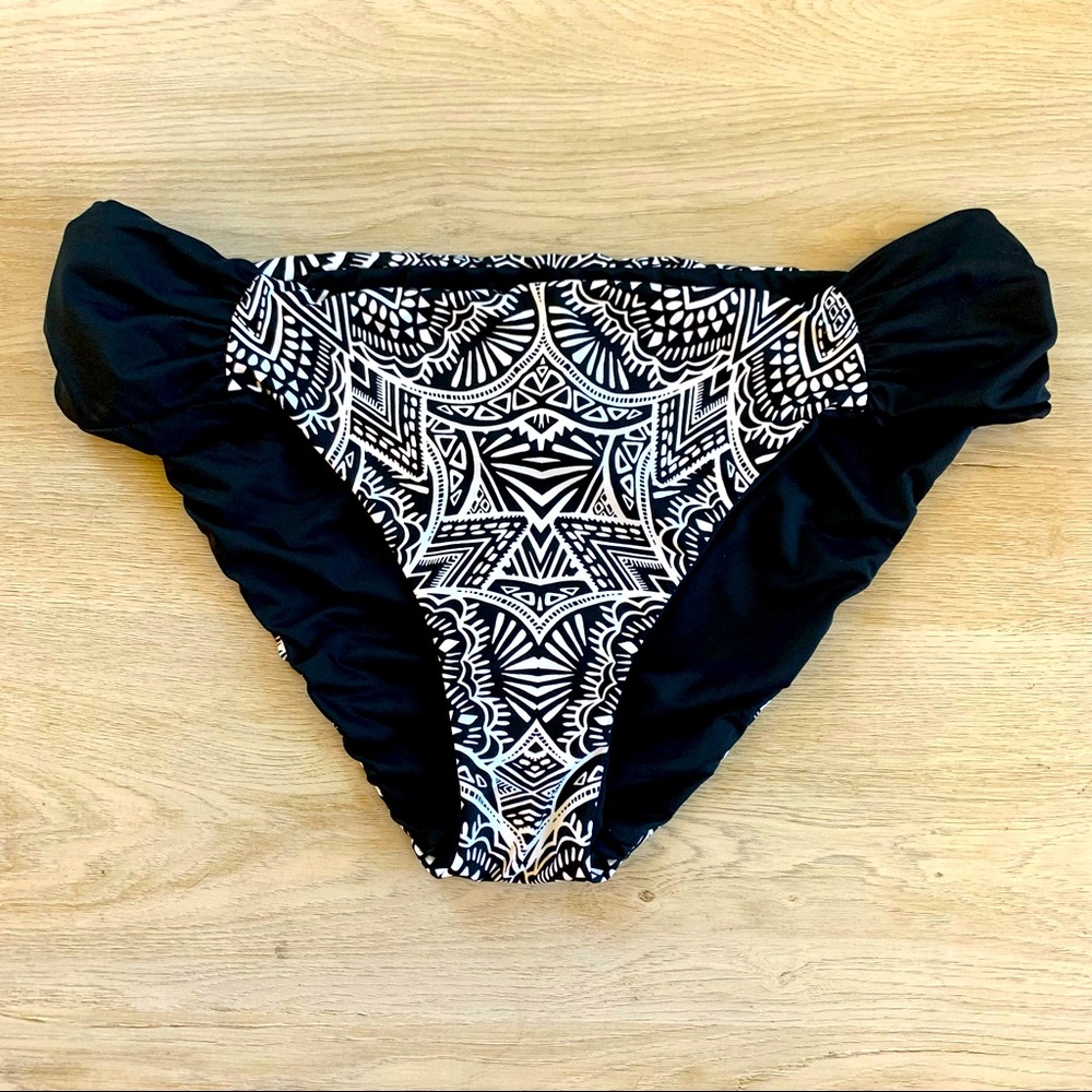 NWT Reversible La Blanca Swim bottom